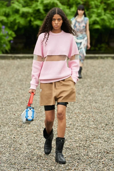 Look 24